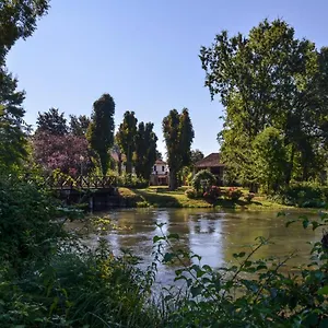 https://corte-isolo.it-lombardy.com
